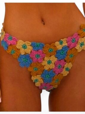 EUC BEACH RIOT Kaylin Crochet Flower Bikini Bottom - Medium